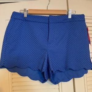 Scalloped hem shorts